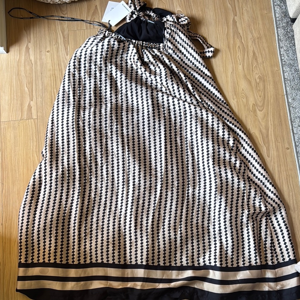 Paros Backless Maxi Dress - Picture 6 of 6